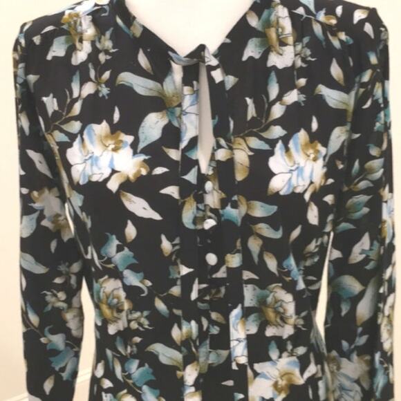 Walker & Wade 
Ibiza Dress Black Floral Ruffle Hem‎ Long Sleeve 
Size Medium - Picture 5 of 9